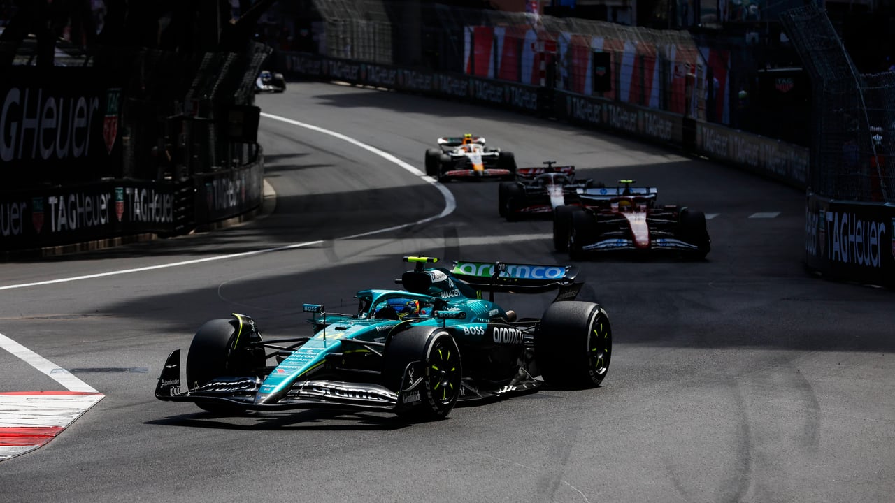 Fernando Alonso sufre una odisea en Mónaco y Aston Martin le pide perdón