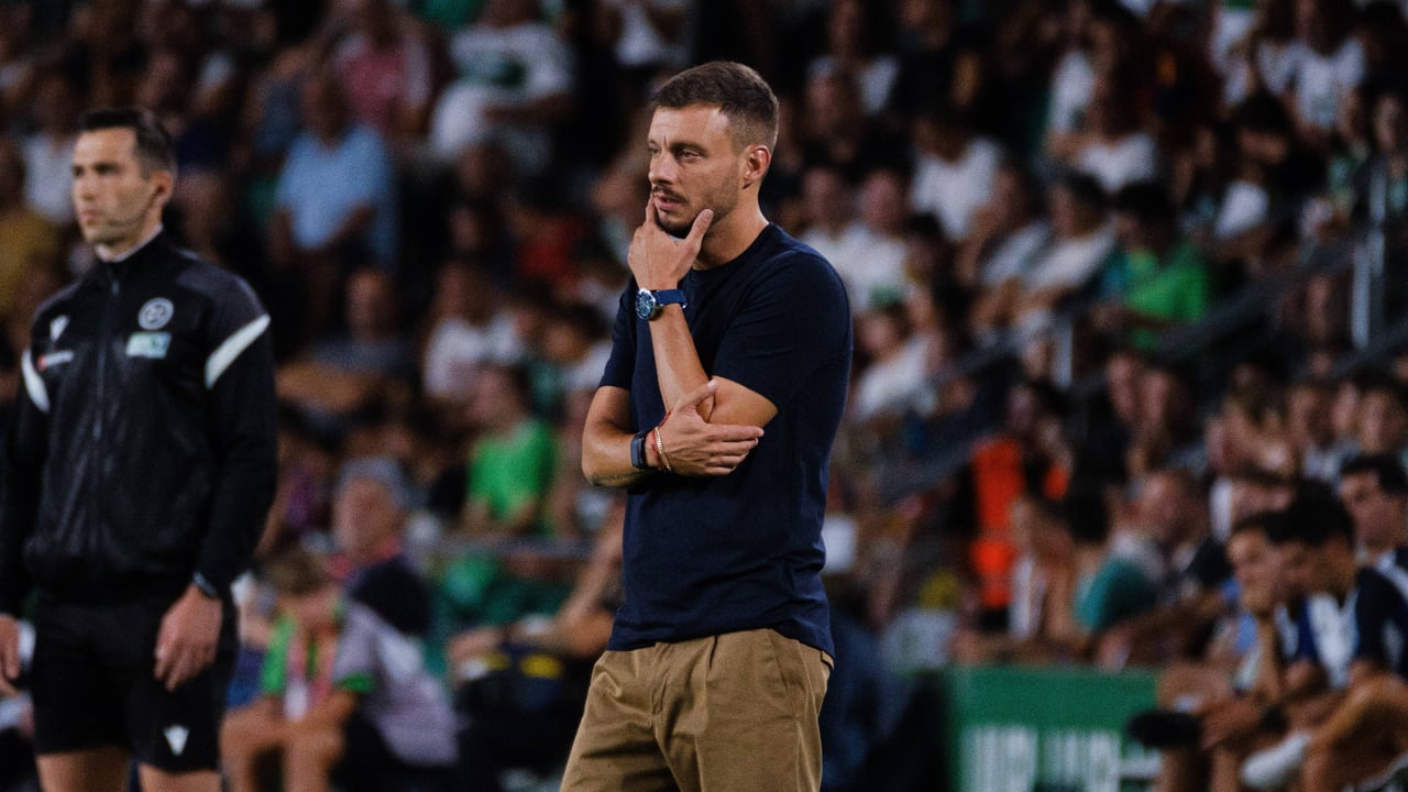 Anselmi señala el camino del Elche ante el Real Madrid: "La mejor forma de defender es tener la pelota"