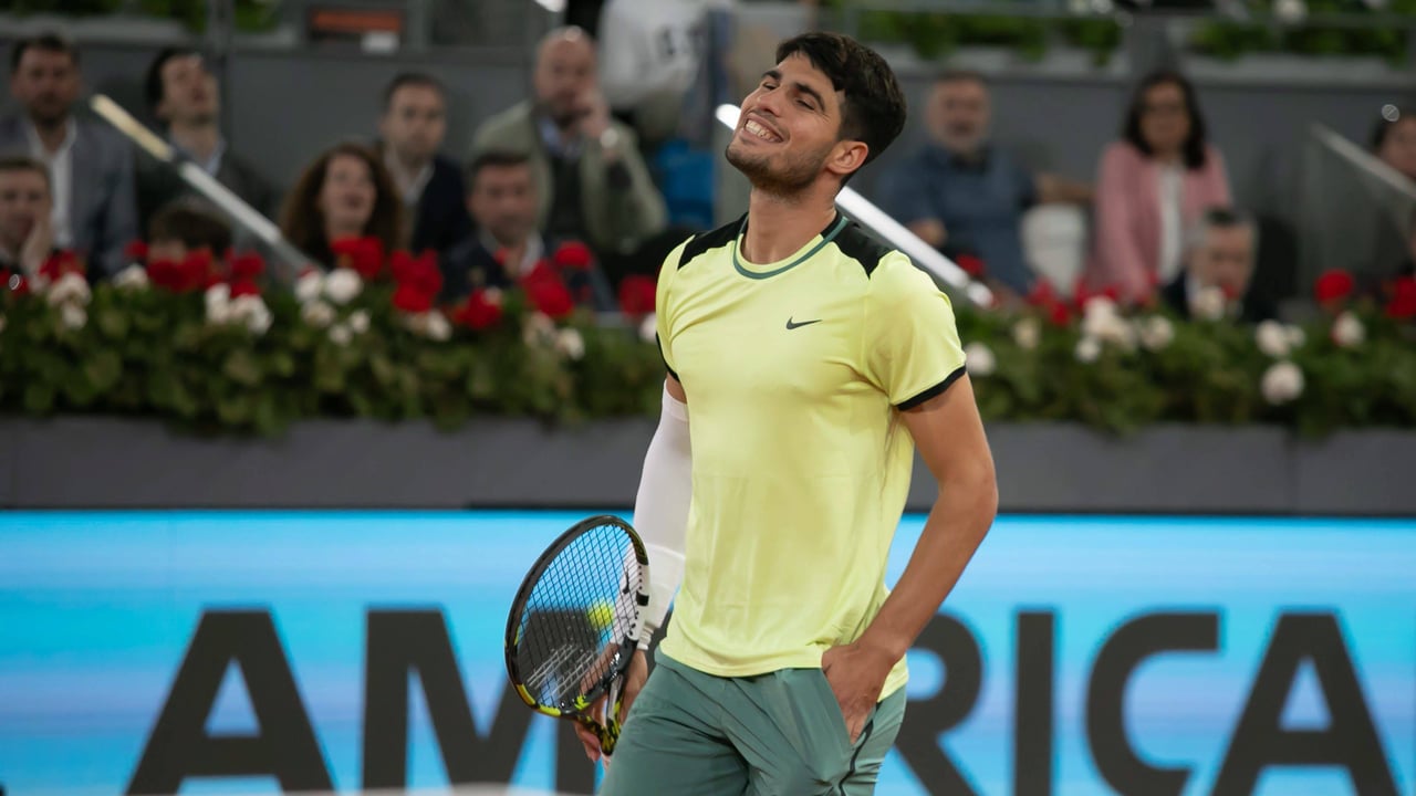 Carlos Alcaraz da el primer paso hacia Roland Garros