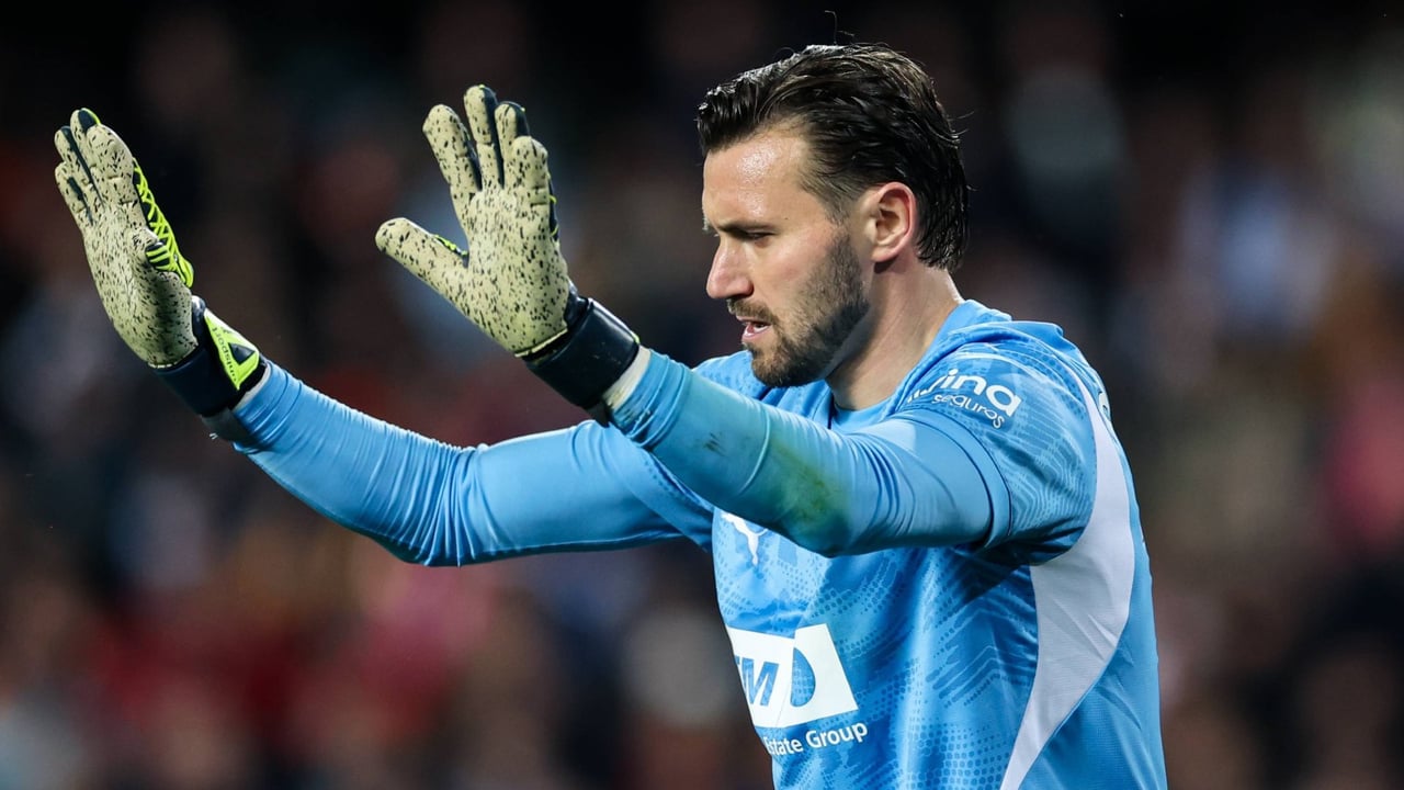 Carlos Corberán elige entre Dimitrievski y Cristian Rivero para la portería del Valencia