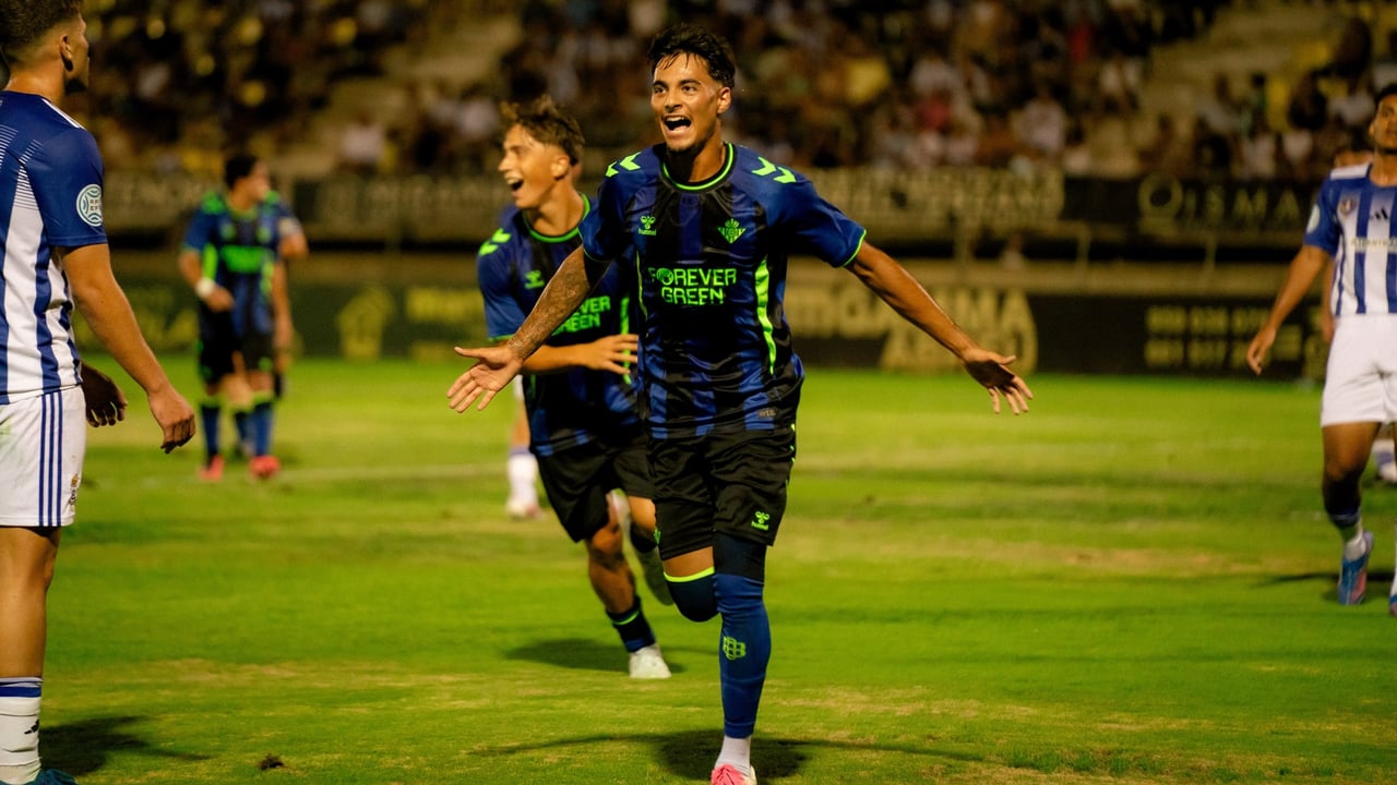 Dani Fragoso modela a Rubén de Sá, un clon de Aitor Ruibal en el Betis Deportivo
