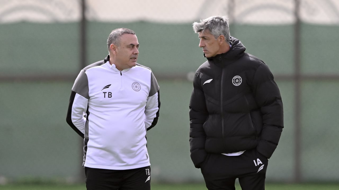 Imanol Alguacil esquiva el mismo final que Sergio Francisco en la Real Sociedad... de momento