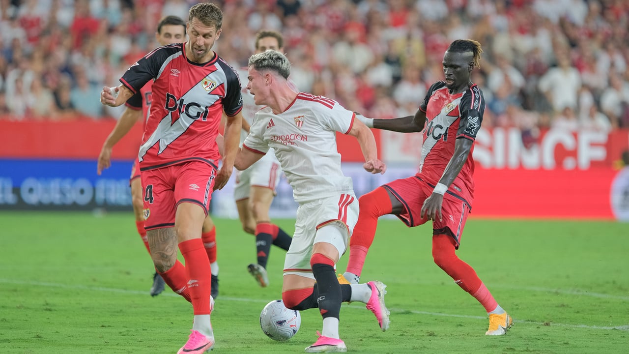 Iturralde González corrige su opinión sobre el penalti decisivo en el Sevilla - Rayo Vallecano