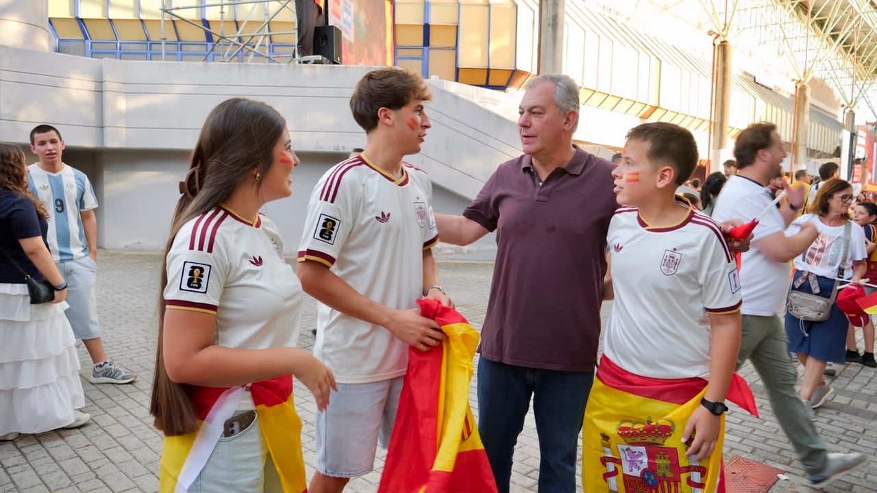 Sevilla se vuelca con España en la final del Mundial: 15.000 personas llenan dos recintos habilitados por el Ayuntamiento