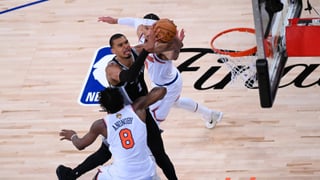 Los Knicks desatan la locura con el 'palmeo de Dios' y ponen a Wembanyama ante su cruda realidad