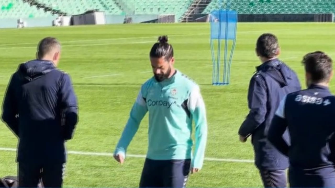 Isco Alarcón abandona el entrenamiento por unas molestias gástricas
