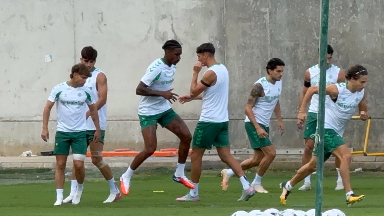 Nueva sesión del Betis para preparar el duelo frente al Levante con Abde y Morante presentes