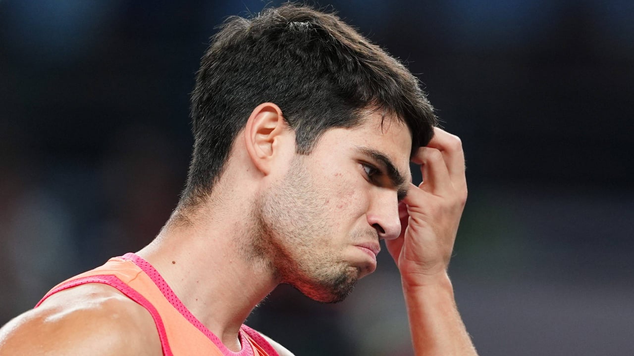 Carlos Alcaraz se cansa de perseguir un imposible