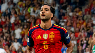 Mikel Merino, otra vez suplente con la selección española, alza la voz: "A veces cuesta"