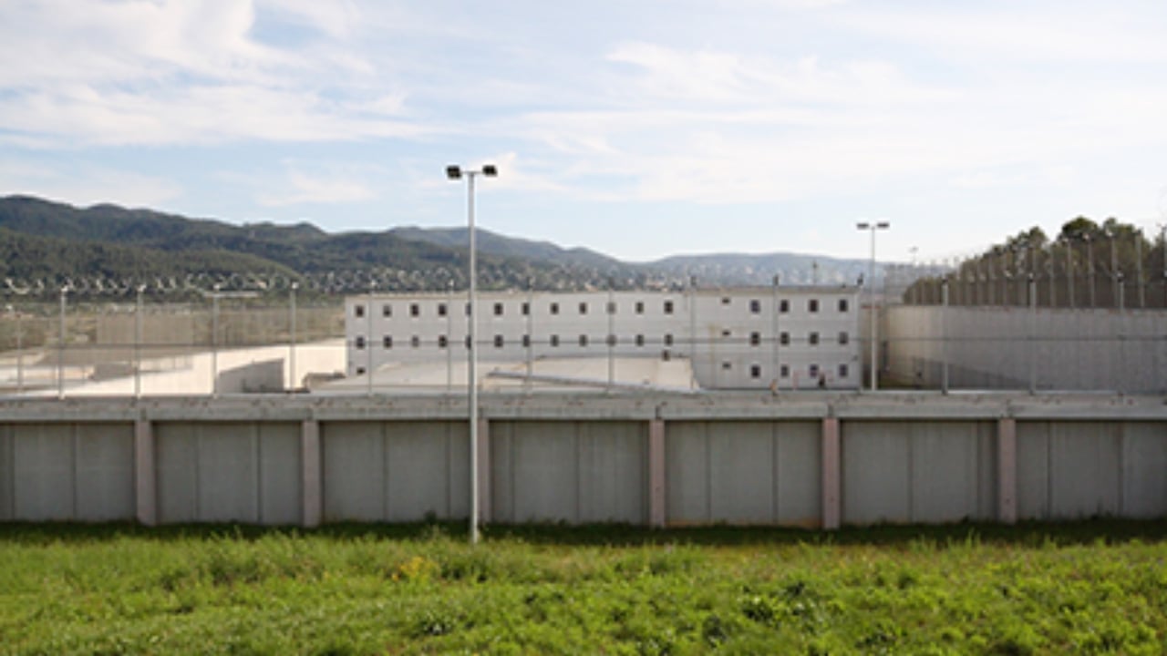 Asesinan a un preso en la cárcel donde estuvo Dani Alves