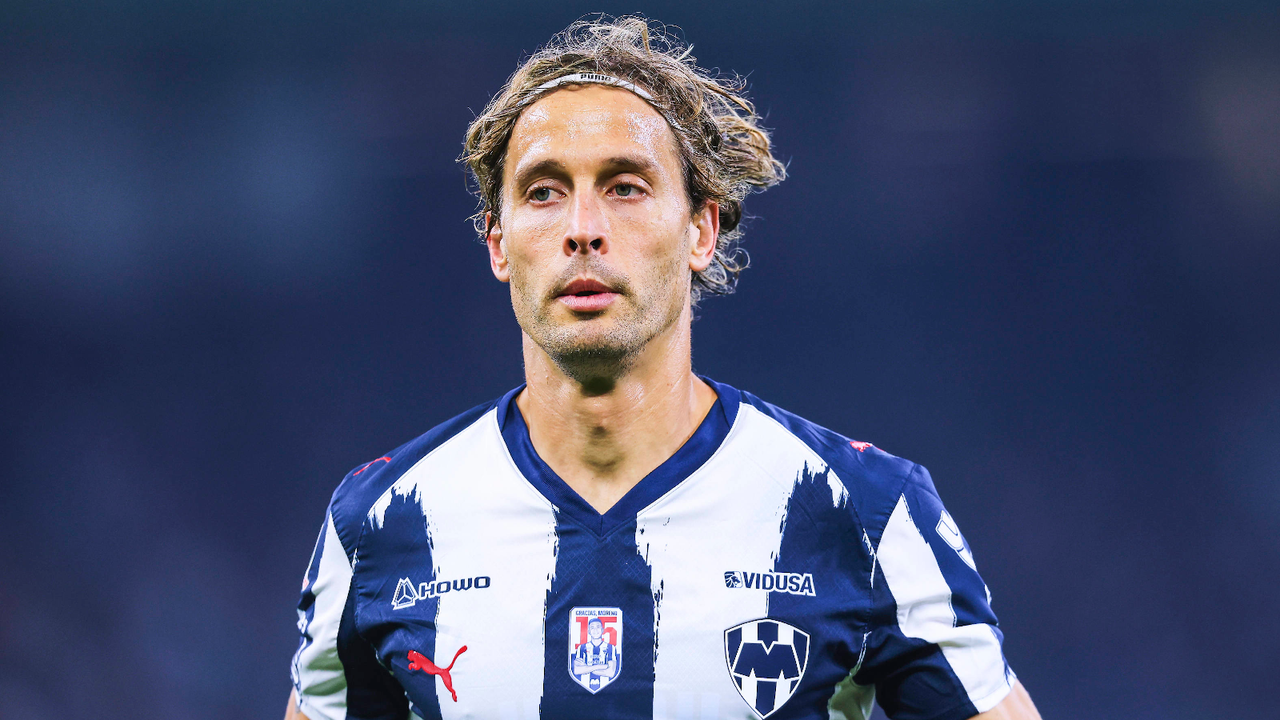 Sergio Canales, con el Racing de Santander alerta, baraja opciones para su próximo destino