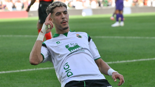 Racing 3-2 Elche: La épica ilicitana no puede con el triplete de Zabiri