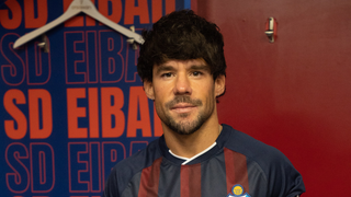 El último fichaje del Eibar, ex de Valencia, Bayern de Múnich o PSG, se sincera en su presentación: "Quería volver a sentirme futbolista"