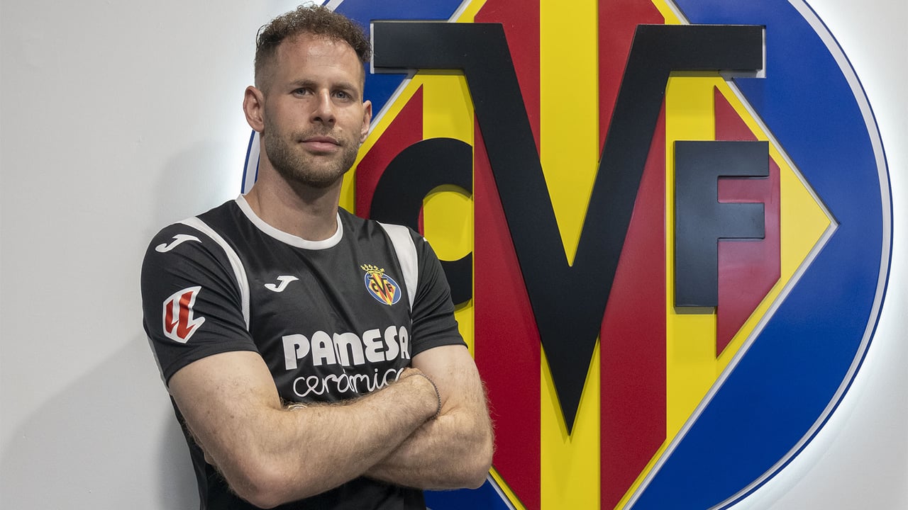 Oficial: Péter Gulácsi, segundo fichaje del Villarreal para la temporada 26/27