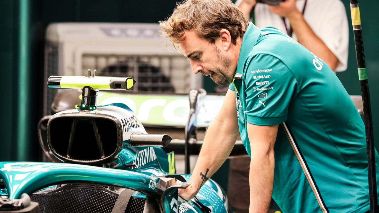 Fernando Alonso sorprende a Aston Martin