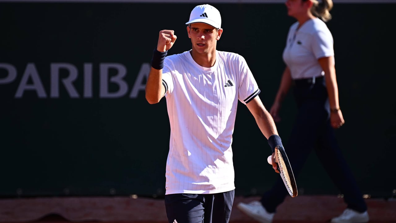 Rafa Jódar está imparable, gana en cinco set y asegura un español en cuartos de Roland Garros