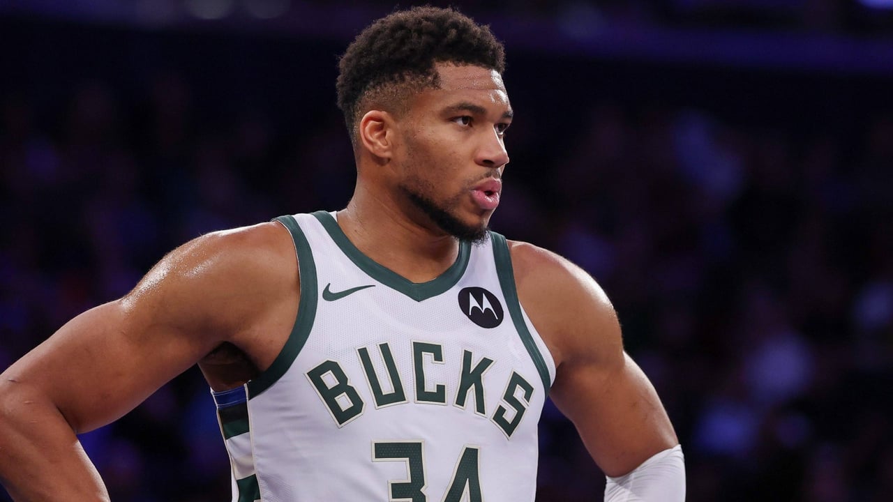 Milwaukee Bucks echa el cerrojo a Giannis Antetokounmpo