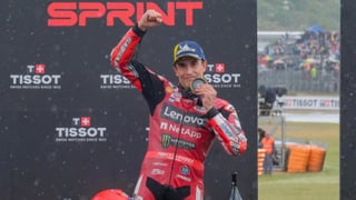 Marc Márquez reina en el caos con Jorge Martín por los suelos