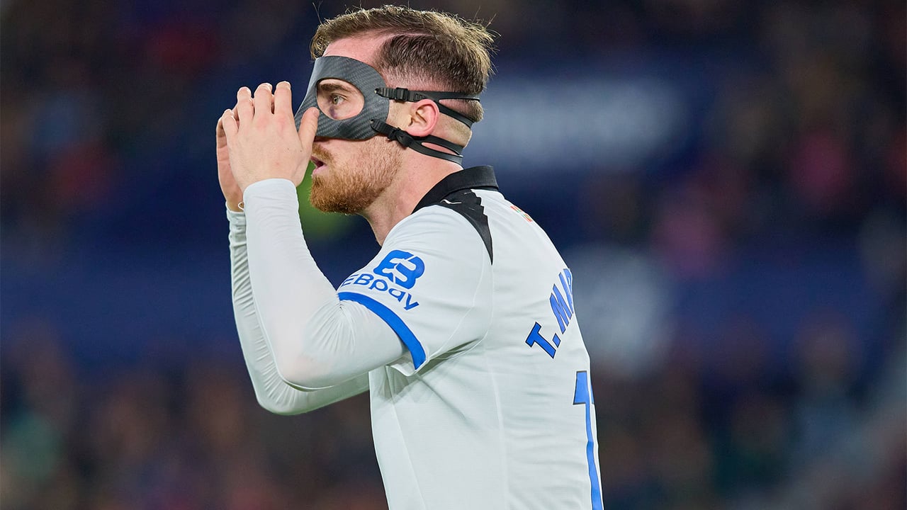 Deportivo 1-1 Levante: Un error de Leo Román amarga otra noche en Riazor