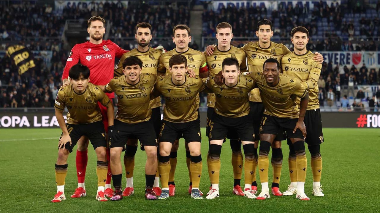 Plantilla completa de la Real Sociedad en la temporada 2024-25: todos los jugadores y entrenador del equipo Txuri-Urdinak