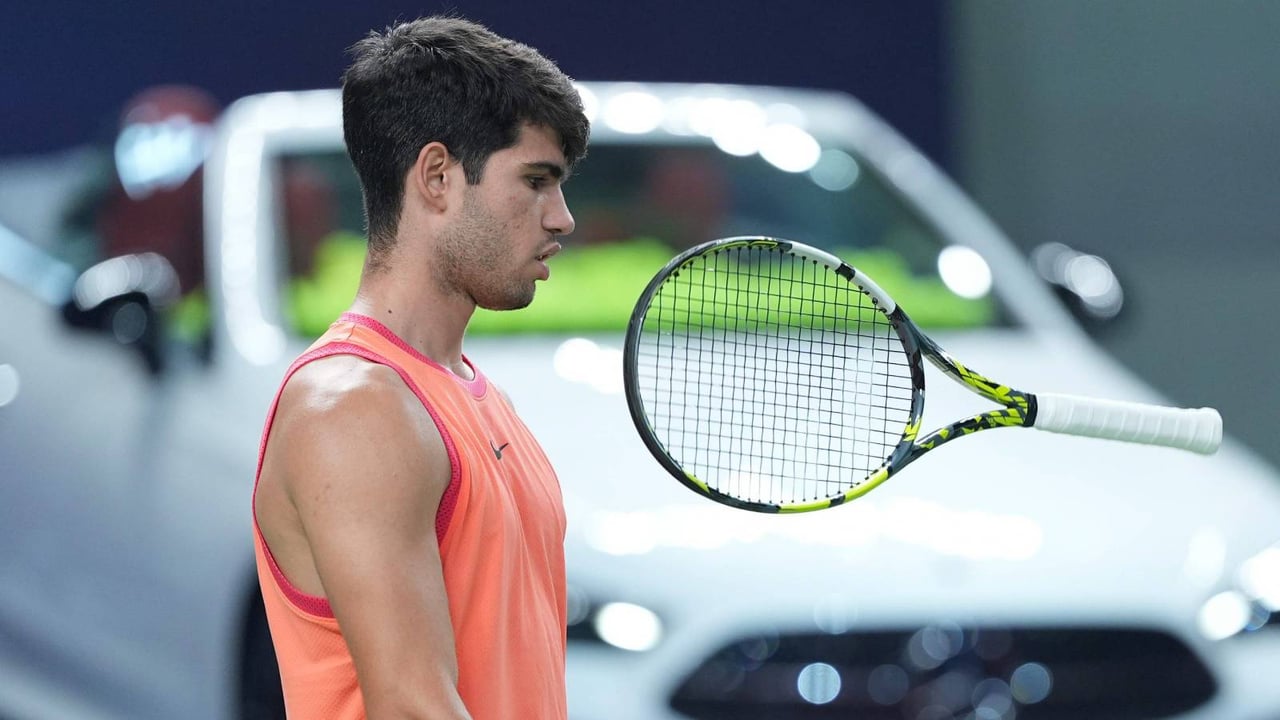 Carlos Alcaraz la lía en Murcia