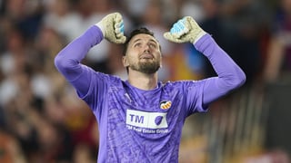 El Valencia anuncia la renovación de Dimitrievski, pero se esperan más movimientos en la portería