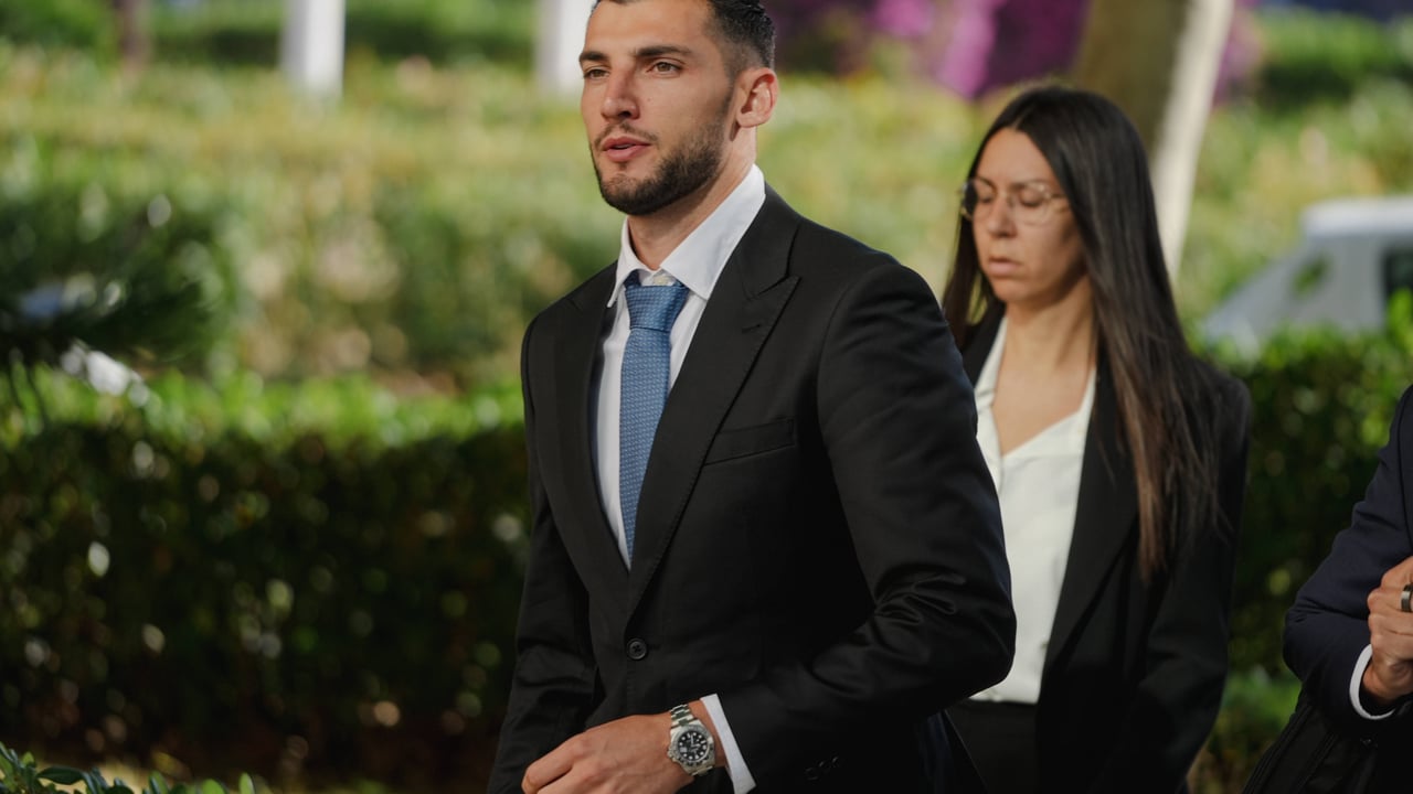 Rafa Mir recibe el permiso para jugar en el extranjero y acelera en su salida del Sevilla