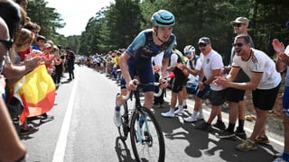 Se disfraza de Pogacar en La Vuelta y vence en Calar Alto