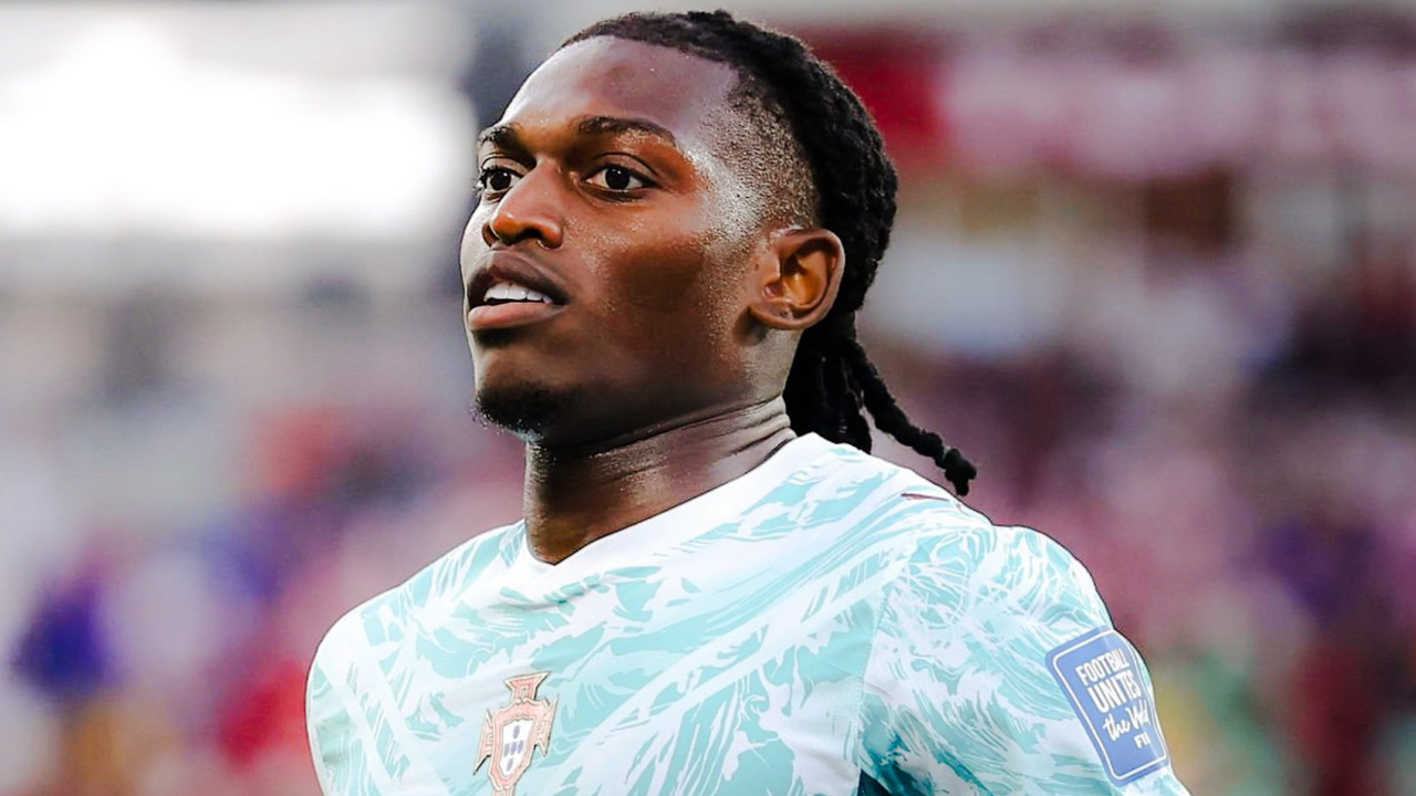 Rafael Leão no encuentra destino para salir del Milan