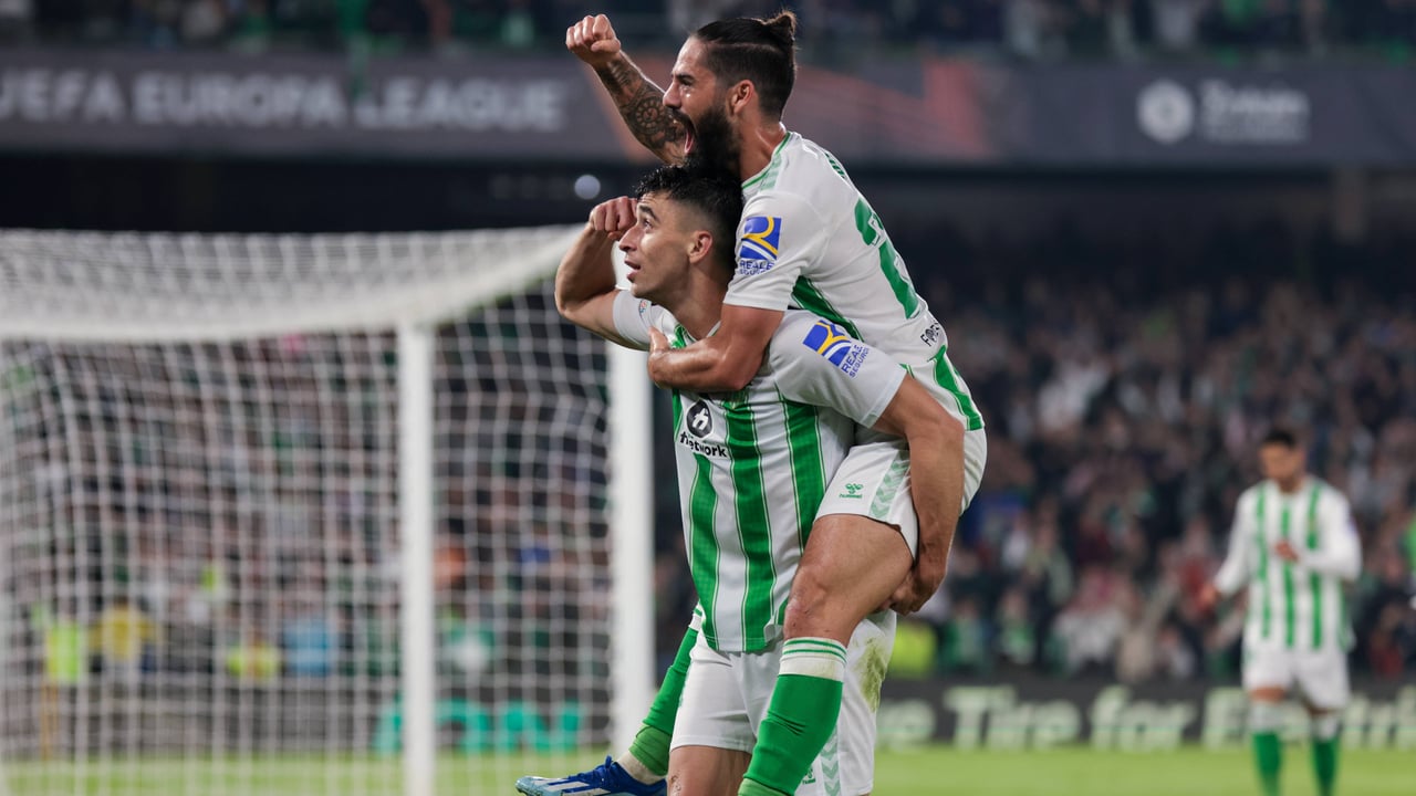 Pellegrini recoge el guante de Luis de la Fuente con Isco Alarcón y Marc Roca
