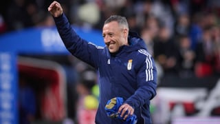 El Real Oviedo encomienda su salvación al Papa León XIV y Santi Cazorla le hace oviedista