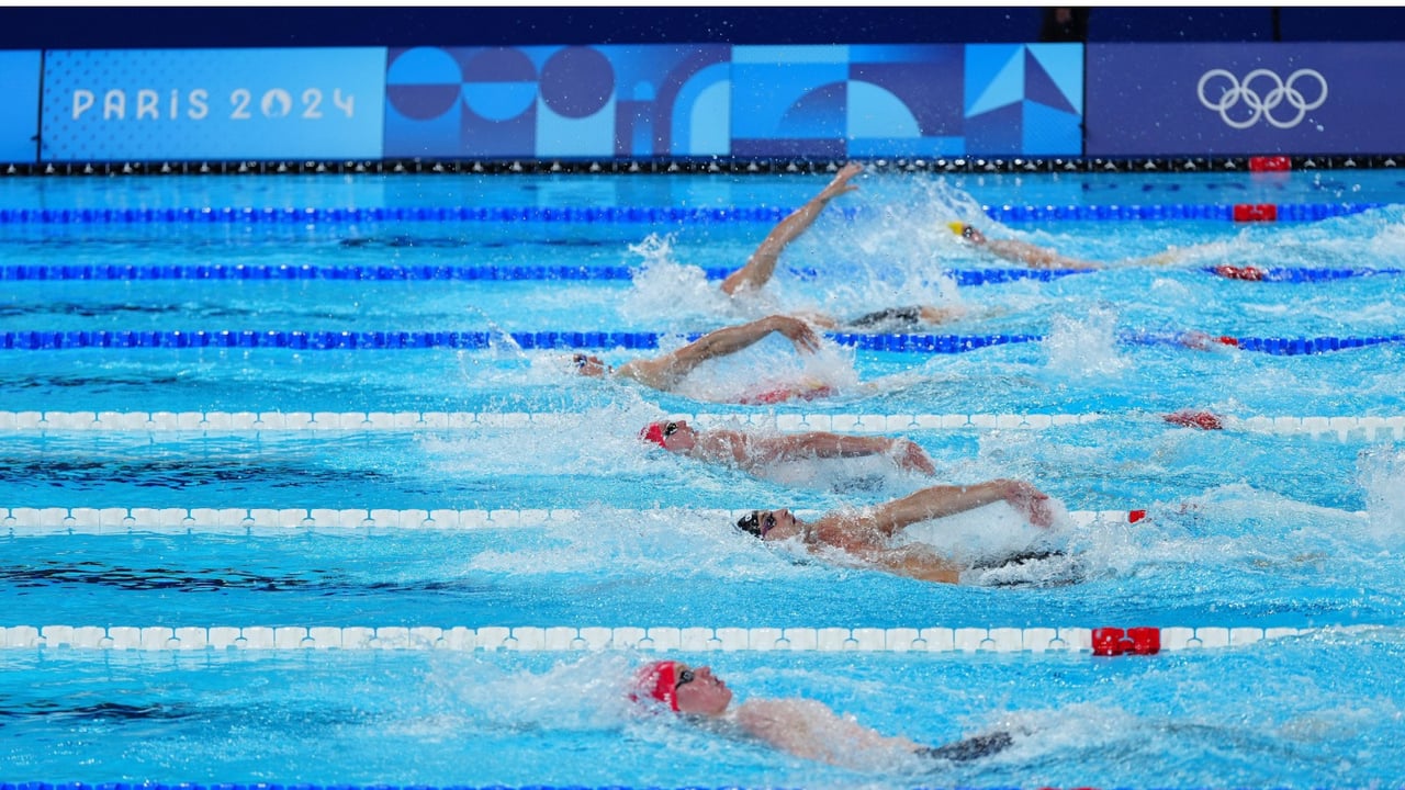 Polémica en los Juegos Olímpicos de París por cómo orinan los nadadores en las piscinas