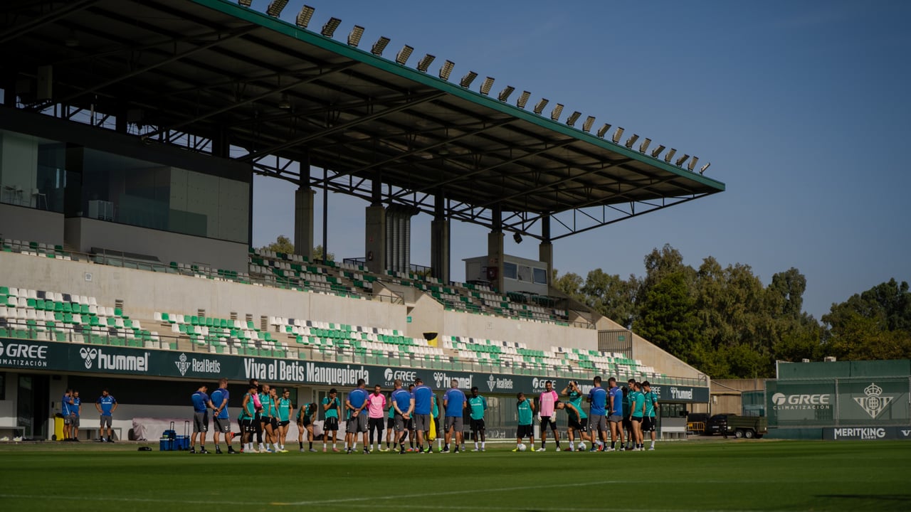 El Betis comienza a preparar el derbi con dos buenas noticias, cuatro malas y la presencia de un joven canterano