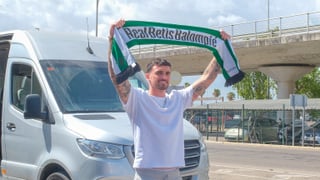 Troy Parrott ya está en Sevilla para unirse al Real Betis