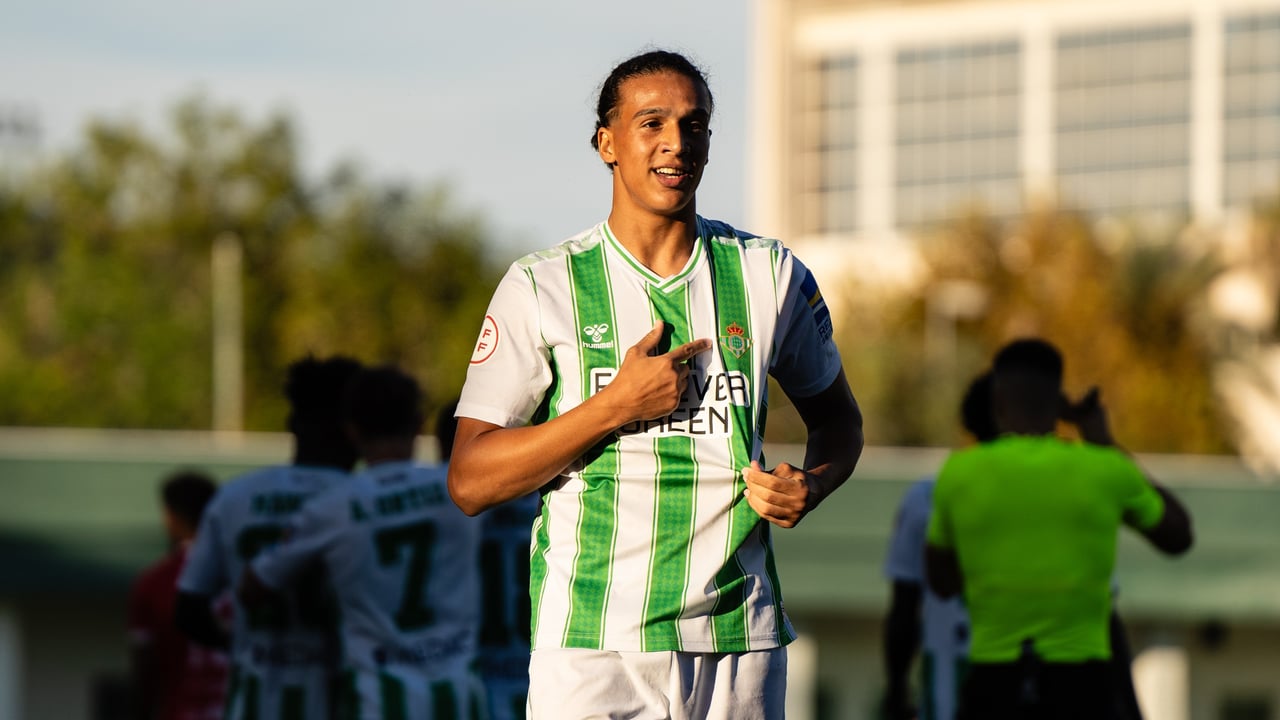 Yanis Senhadji da un paso más