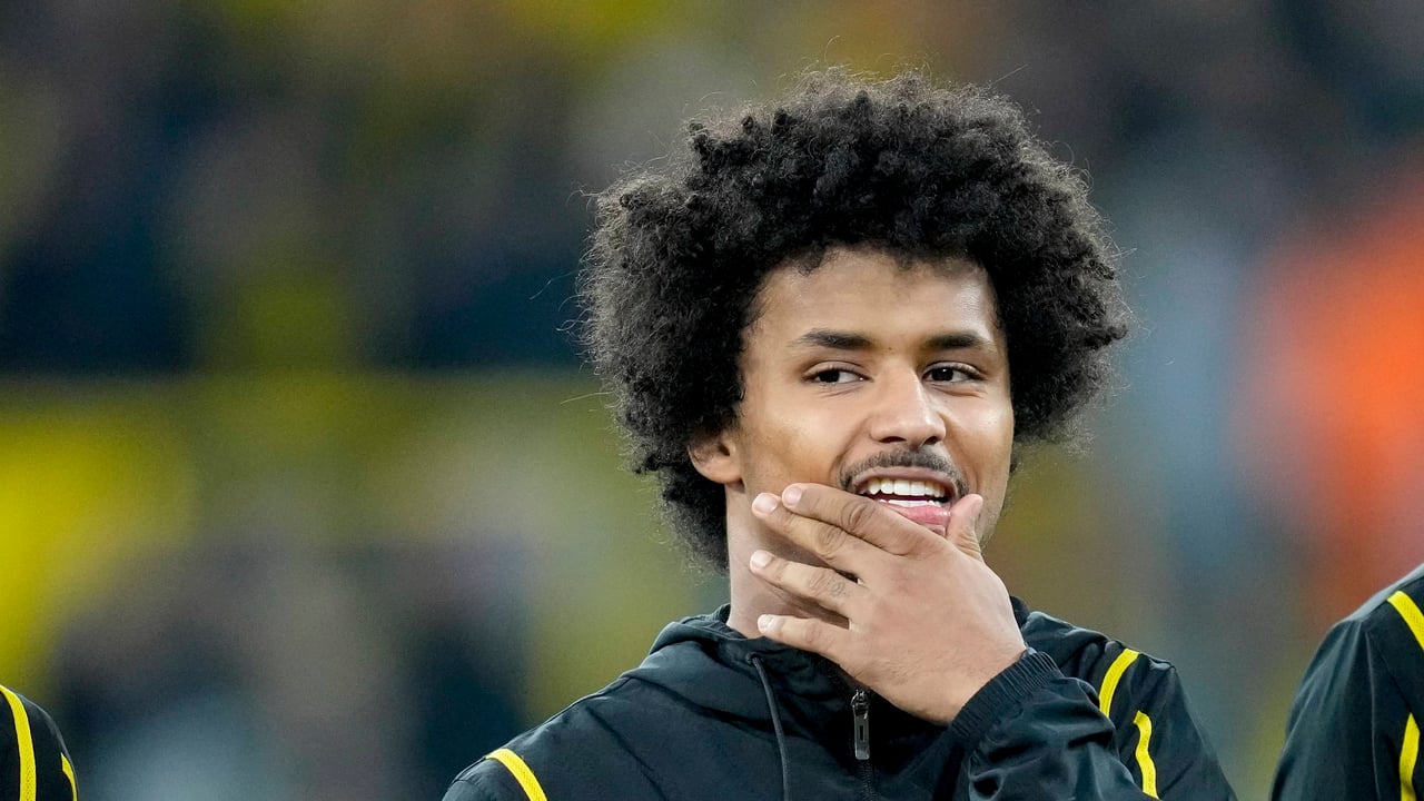 Adeyemi firma con una nueva agencia de futbolistas y deja su futuro en el aire