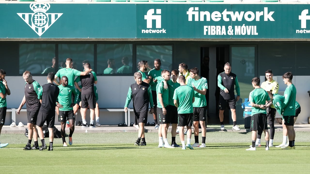 Pellegrini tira de la cantera para la lista ante el Valencia