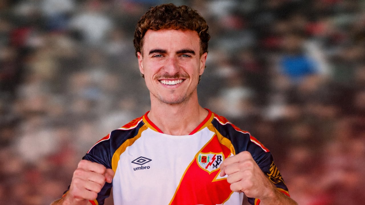 El Sevilla anuncia la decimoséptima salida: ya es oficial el acuerdo con el Rayo Vallecano por Adrià Pedrosa