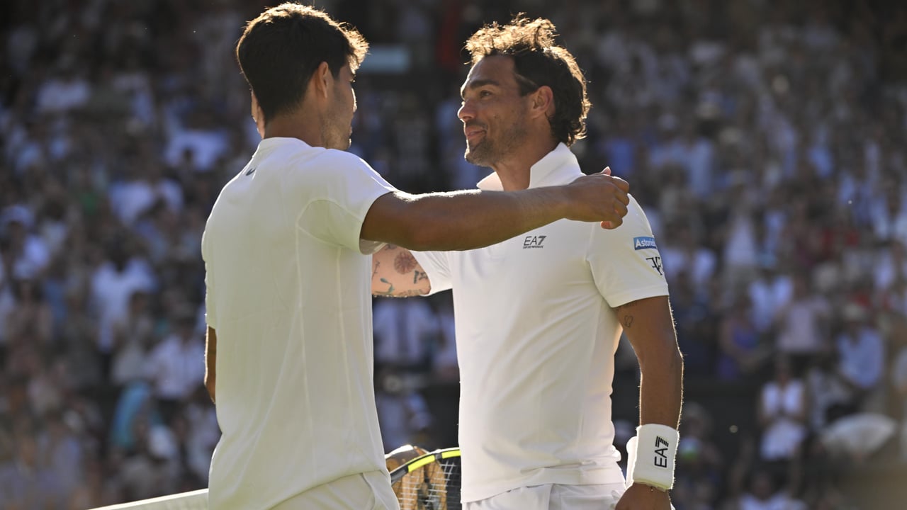 Carlos Alcaraz retira a una leyenda en Wimbledon