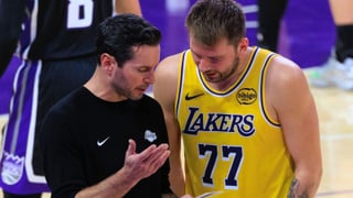 J.J. Redick explica el problema con Luka Doncic: "Esas cosas pasan y toca hacer repaso con algún jugador"