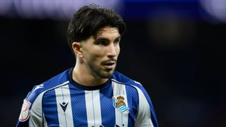 Carlos Soler, futbolista de la Real Sociedad: "Creo que Martín vendrá al campo, tendrá dos semanas, intentaré que pueda sentir que su padre llega a una nueva final"