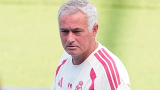 Mourinho comienza la toma de decisiones vitales: dos fichajes y cuatro salidas 