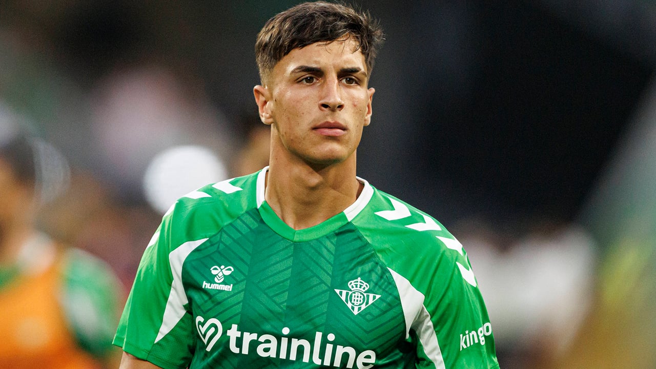 Facundo Bernal recibe una nueva llamada que ahora no conviene a los intereses del Betis