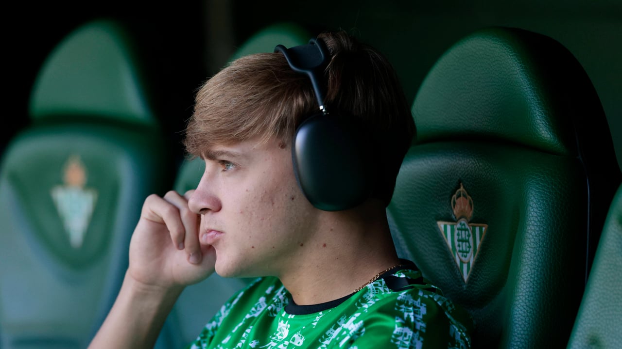 Otra visita sorpresa al Real Betis: el canterano Jesús Rodríguez, de nuevo en casa