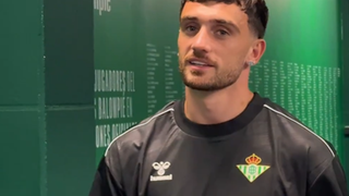 Troy Parrott y su primer día en La Cartuja para ver al Betis: "Increíble, mi primera experiencia es top"