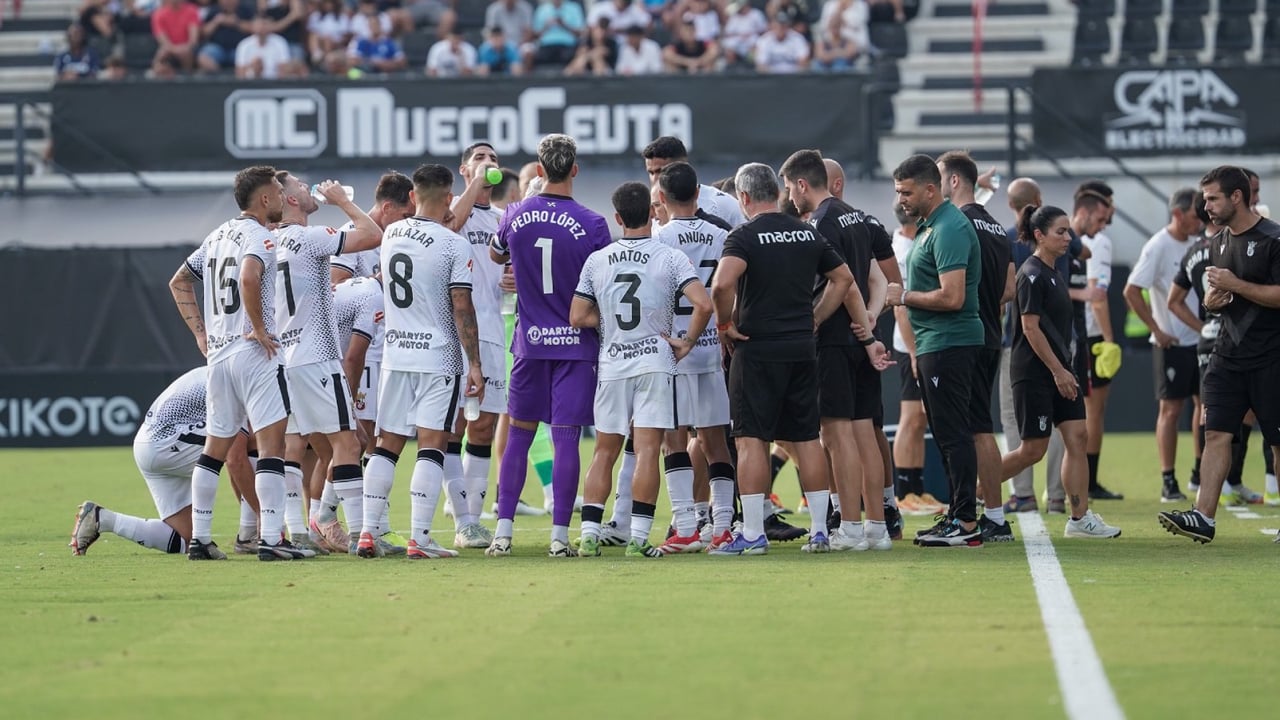 Un delantero, la prioridad del Ceuta y José Juan Romero para el final de mercado