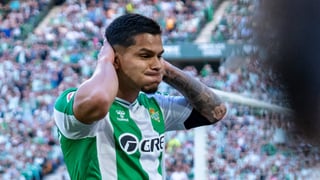 Cucho Hernández explica lo que pasó entre Antony y los aficionados del Betis: "Se enfadó, creo que un poco, por la forma en que le reclamó algún aficionado"