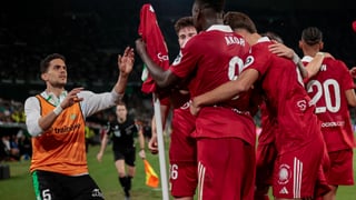 La posible sanción al Betis por el lanzamiento de dos botellas: lo que dice el acta y los agravios previos