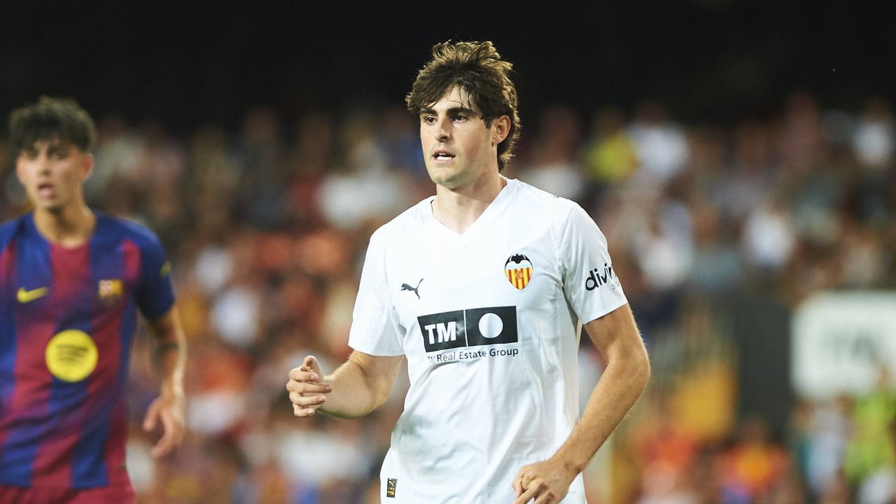 El Valencia vuelve a ver que tocan a Javi Guerra: plan del Barça para ficharlo