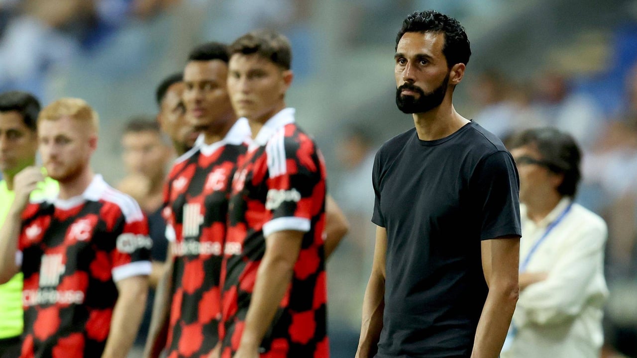 Málaga 2-2 Fulham: El título se decanta con la expulsión de Arbeloa y la retirada del equipo inglés